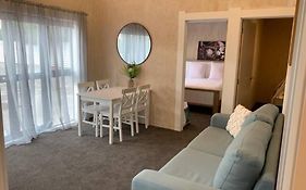 Napier Road Apartment - Own Access Driveway!